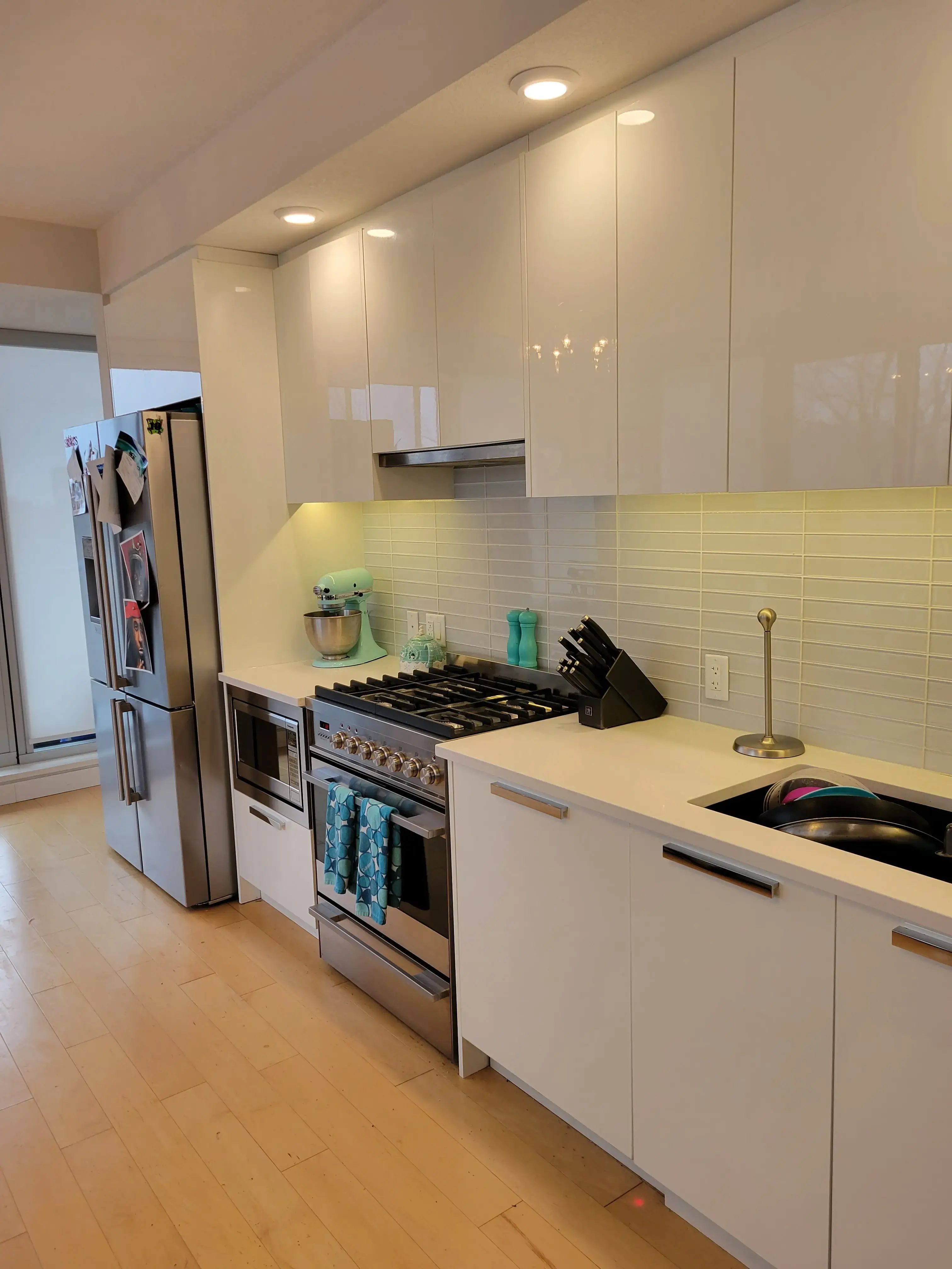 Professional residential cleaning Calgary - spotless kitchen after deep cleaning service